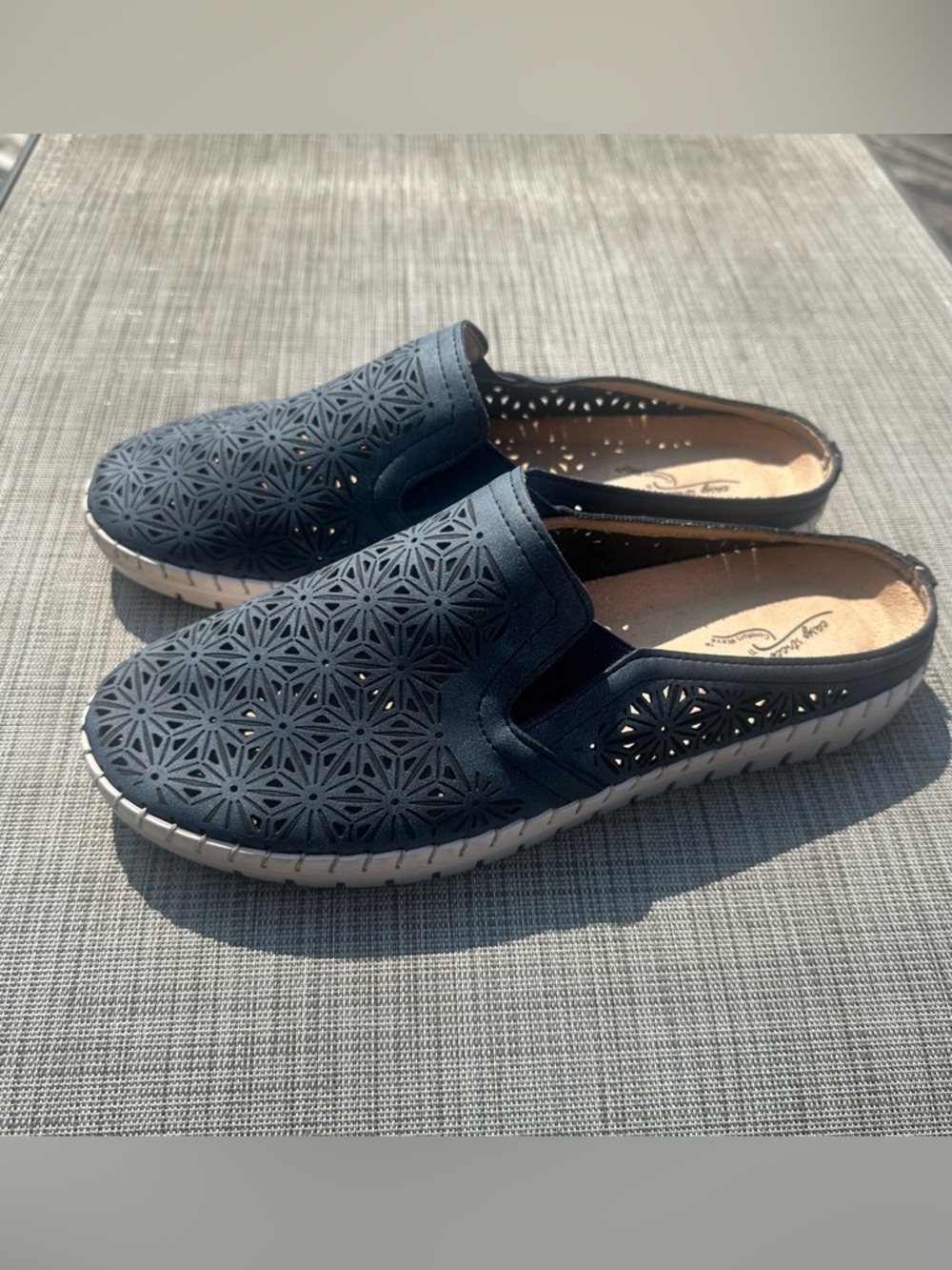 Easy Street Navy Laser Cut Slip On Loafers Women’s 8 Comfort Flats